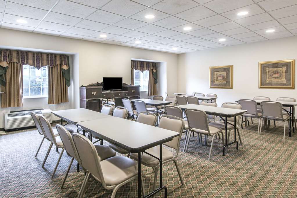 Quality Inn & Suites Robbinsville Facilități foto